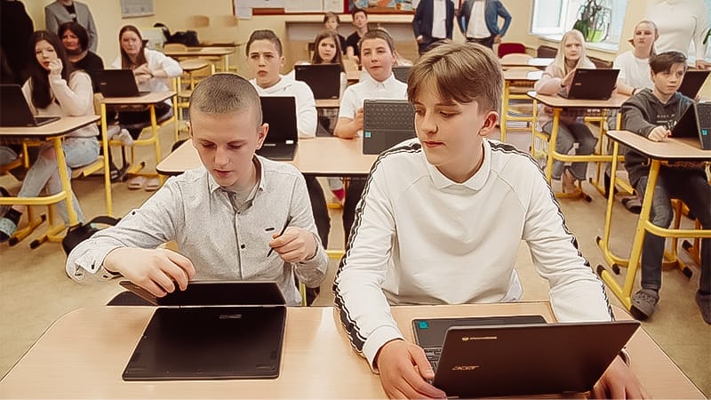 digital transformation Czech students with Acer Chromebooks